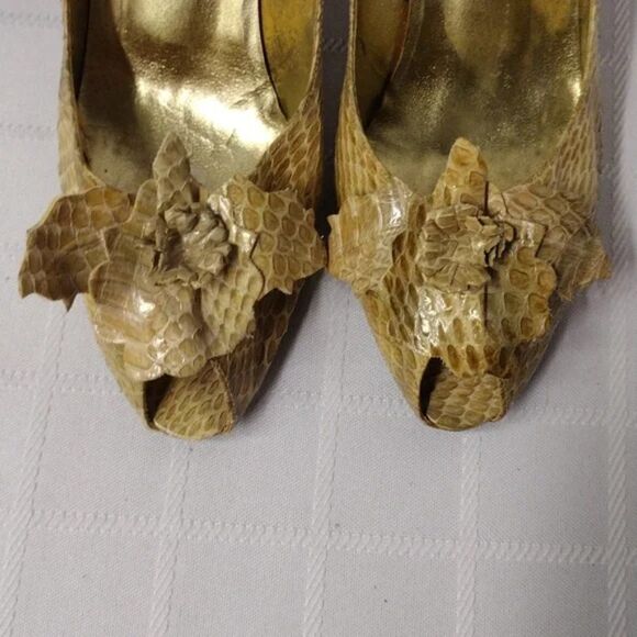 Vintage J Renee Champagne Snakeskin Floral Flower Rosette Pumps 8M Heels! - Picture 4 of 16